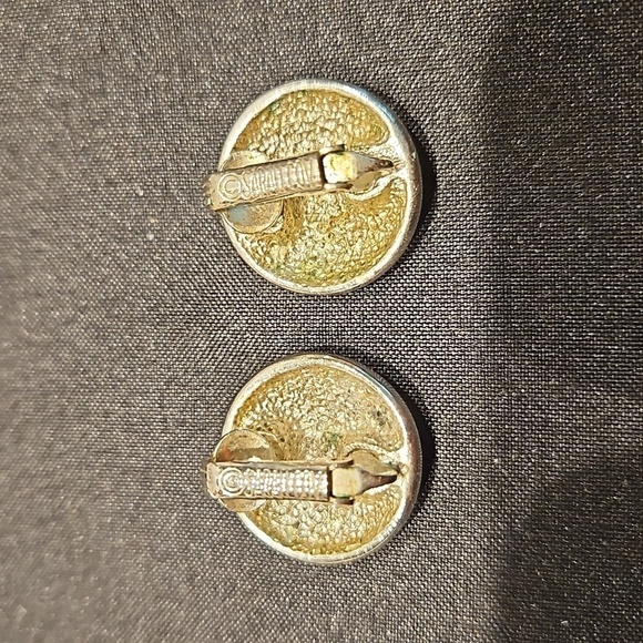 SARAH COVENTRY Vintage Silvertone Clip-on Earrings - Picture 4 of 6